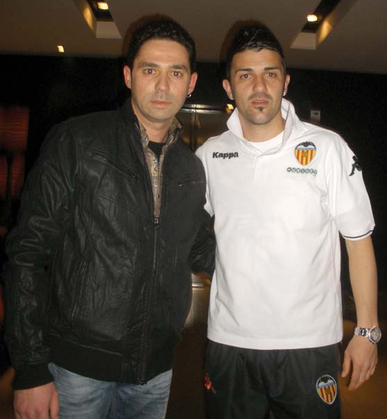David Villa junto a Juan Salas psicólogo de Ela Principado David Villa junto a Juan Salas psicólogo de Ela Principado
