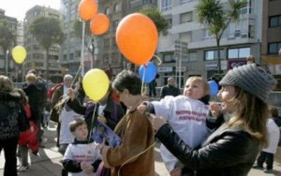 Suelta de globos en el Naútico de Gijón Suelta de globos en el Naútico de Gijón