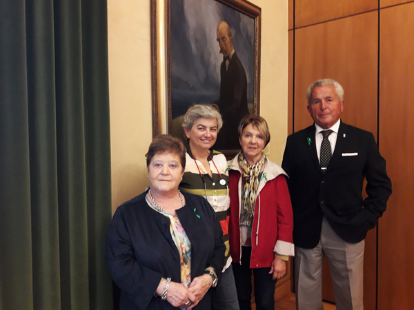 950_la-alcaldesa-gijon-recibe-nuestra-asociacion-dia-mundial-ela-.jpg