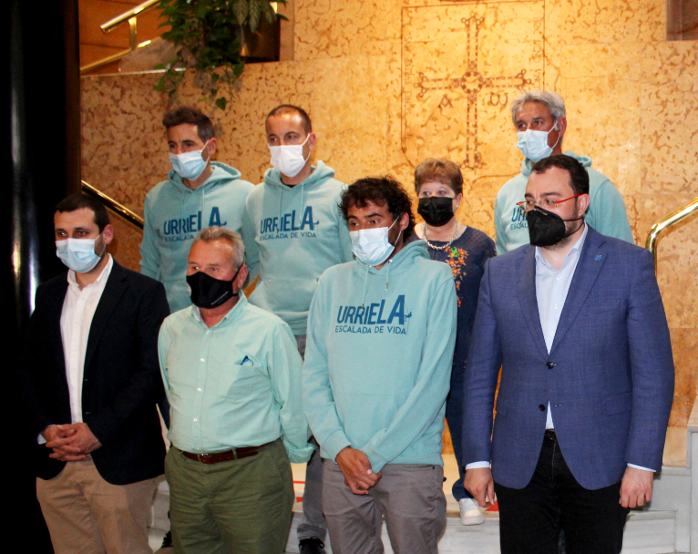 Barbón con miembros de URRIELA